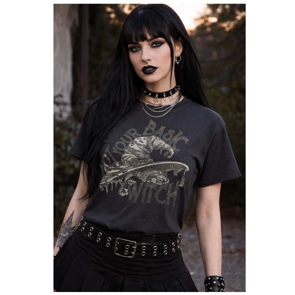 Gildan Not Your Basic Witch Graphic T-Shirt Black Gothic Halloween‎ Spooky Sz M